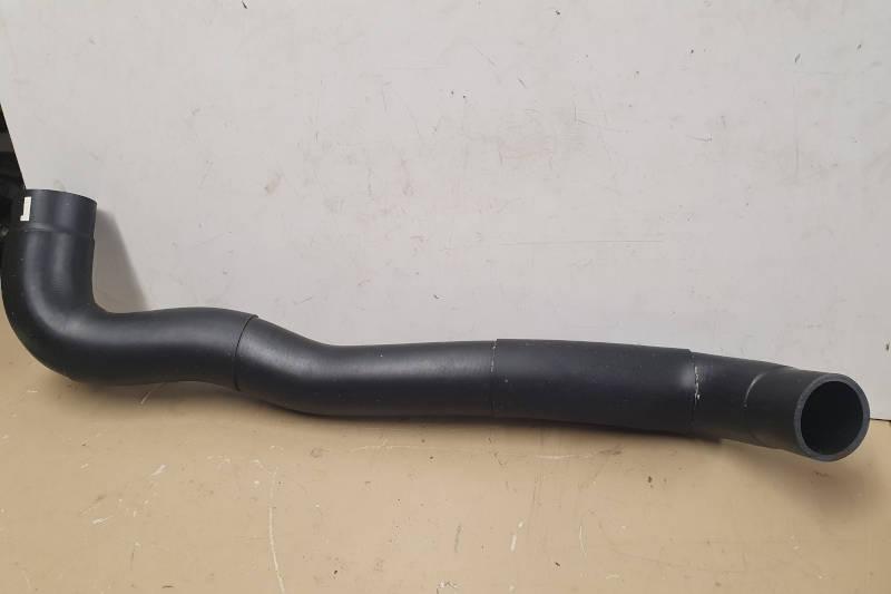 Safari Engineering Land Rover Specialist Hampshire Eversley - Right (Offside) Intercooler Hose - Discovery & Range Rover - PNH500025
