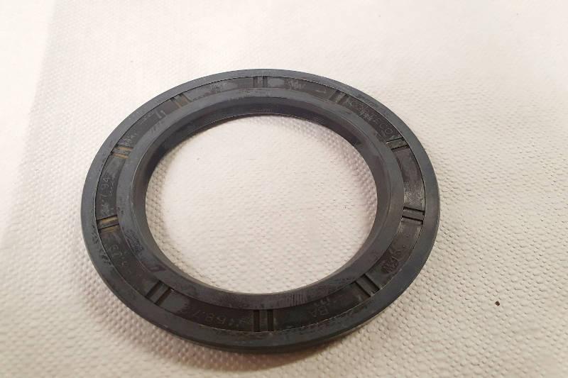 Safari Engineering Land Rover Specialist Hampshire Eversley - Hub Oil Seal to fit Land Rover Series 1, Series 2, Series 2A & Series 3 - BR2193G