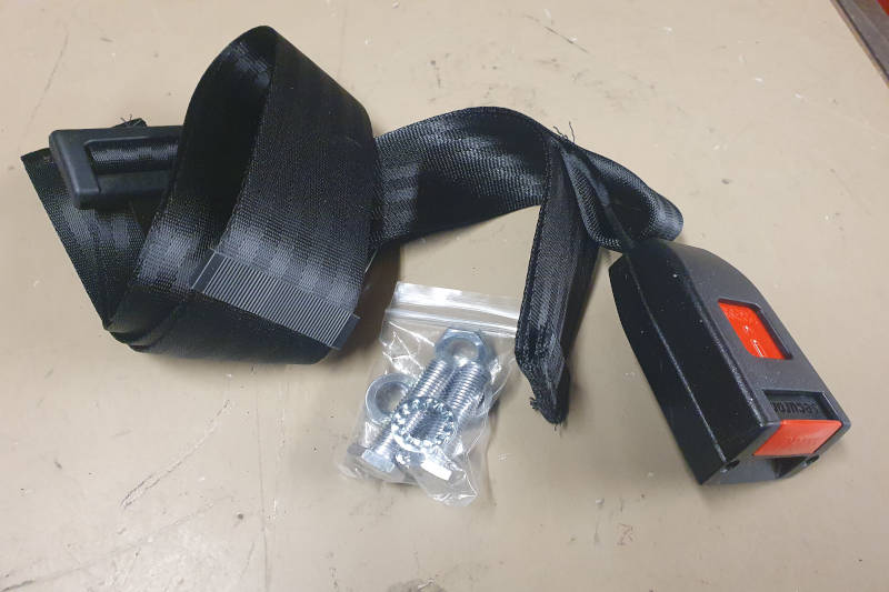 Safari Engineering Land Rover Specialist Hampshire Eversley – Two Point Lap Seatbelt to fit Universal Land Rover Models - Bearmach BA187