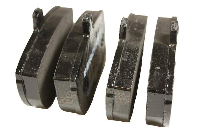 Safari Engineering Land Rover Specialist Hampshire – Front Brake Pad Set & Fittings Kit - Defender 90 Range Rover Classic up to 1986 Bearmach BR3144