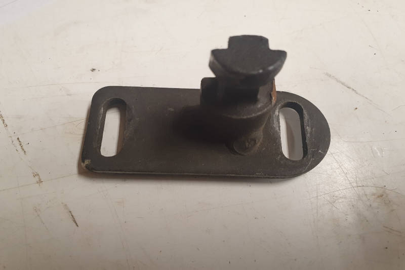 Safari Engineering Land Rover Specialist Hampshire Eversley – Nearside Door Striker Plate Land Rover Defender Up to 1988 Front & Rear - MRC8445