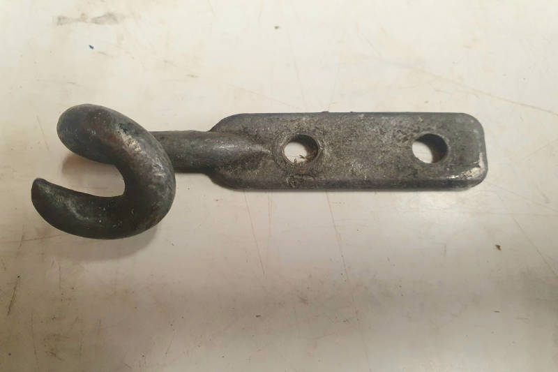 Safari Engineering Land Rover Specialist Hampshire Eversley – Nearside Tailgate Chain Hook to fit Land Rover Series 2 Series 2A & Series 3 332445