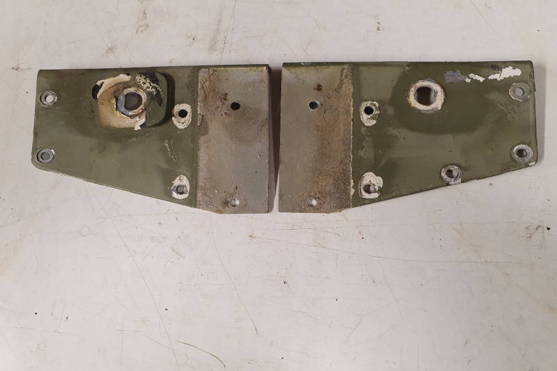 Safari Engineering Land Rover Specialist Hampshire Eversley – Plate Corner Pair - Rear End Door - Defender and Series 3 LR062003 - LR062009
