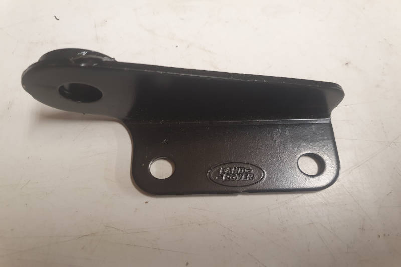 Safari Engineering Land Rover Specialist Hampshire Eversley – Support Bracket For Tailgate Hinge Land Rover Defender 90 & Defender 110 LR016704