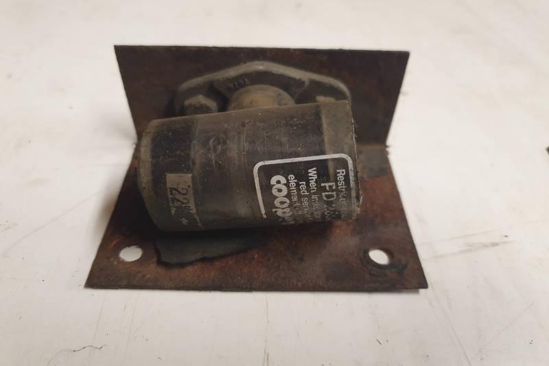 Safari Engineering Land Rover Specialist Hampshire Eversley Air Filter Restriction Indicator Support Bracket Defender 90 Defender 110 NTC4611 RRC3011