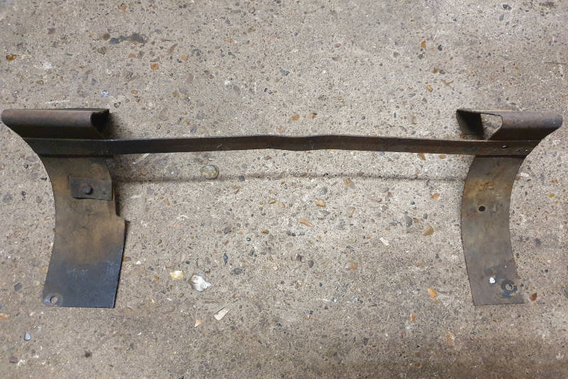 Safari Engineering Land Rover Specialist Hampshire Eversley – Cradle For Air Cleaner - 101 Forward Control - 398874 Second Hand
