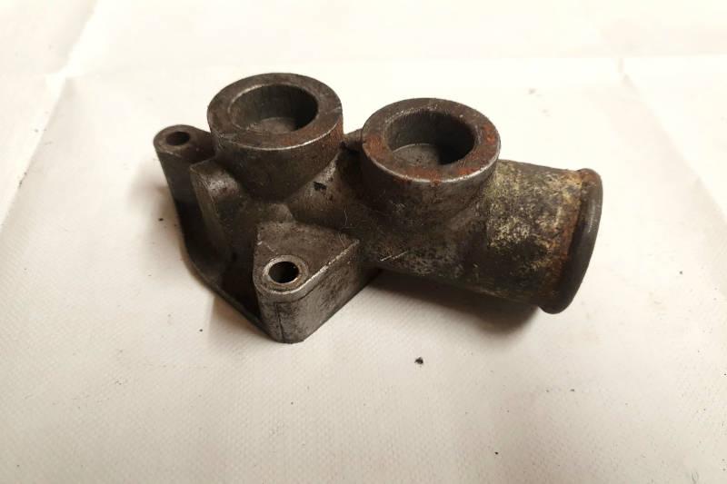 Safari Engineering Land Rover Specialist Hampshire Eversley – Elbow Engine Coolant Outlet - Defender 90 & Defender 110 2 5L petrol engines - ETC5967