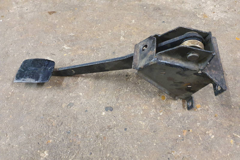 Safari Engineering Land Rover Specialist Hampshire Eversley – Clutch Pedal to fit Discovery 1 & Range Rover Classic - 575816