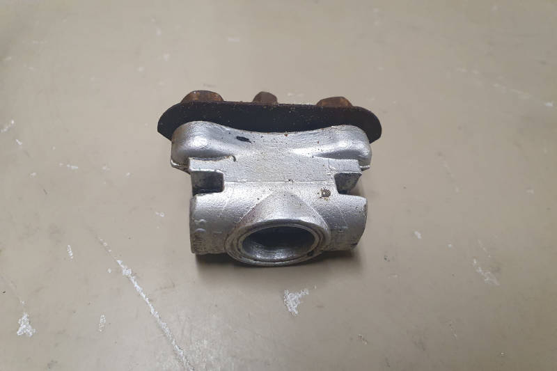 Safari Engineering Land Rover Specialist Hampshire Eversley Handbrake Adjuster Assembly Land Rover Series 2 Series 2A Series 3 1964 - 1984 - 37H6134L