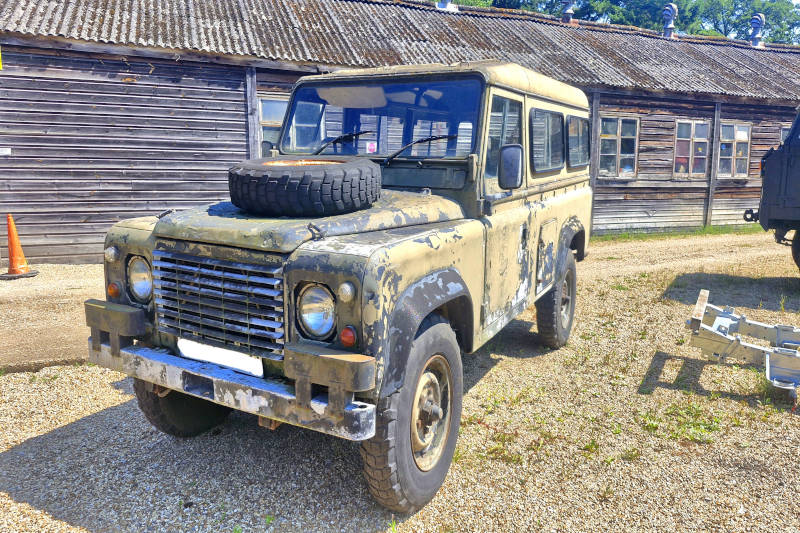 Safari Engineering - Land Rover Defender 110 1985 Green EX MOD for Sale